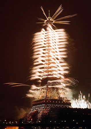 la toure eiffel comme un phare.jpg (44048 octets)